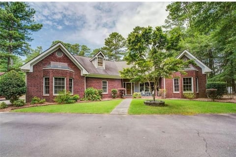 Pool-FIFA-Retreat-Stone Mtn-Arabia Mtn-Easy Access image 2