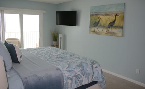Master Bedroom
42" Roku TV