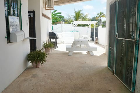 Poolside Studio by Sea, Airport, Restaurant/Casino