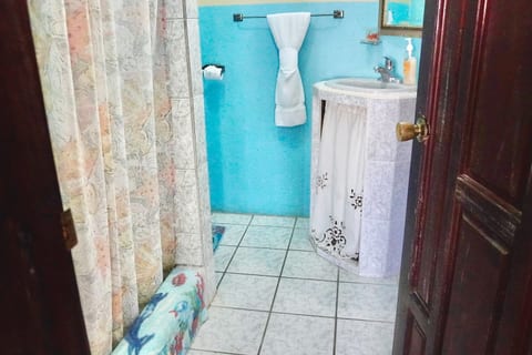 Waterside 2BR SeaView Apt wBalcony/Pool by Airport