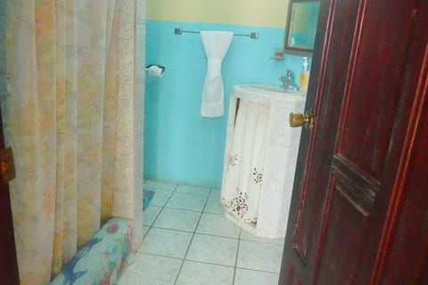 Waterside 2BR SeaView Apt wBalcony/Pool by Airport