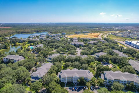 Bahama Bay Resort Condo - 10 Mi to Disney!