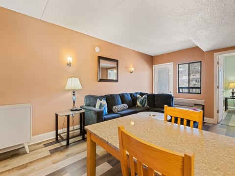Walkable Downtown Gatlinburg Condo w/Pool Access