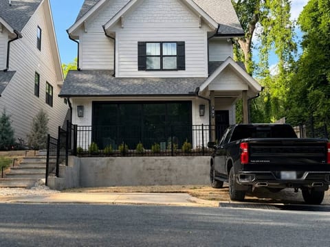 NEW 4BR Speakeasy Near Duke + Theatre | Sleeps 10