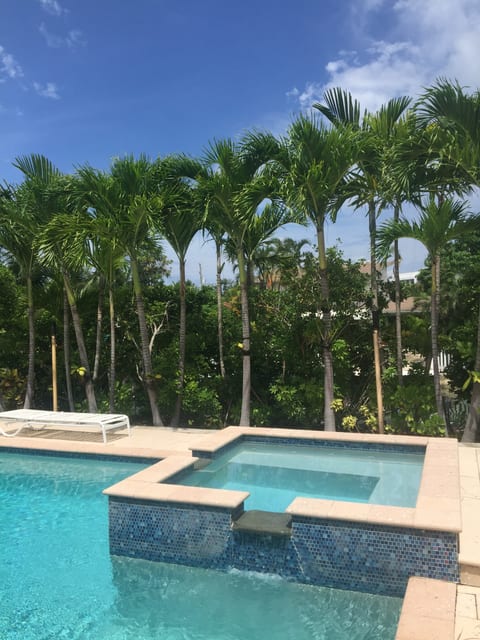 Beachside, Boat rentals, Parking, Concierge