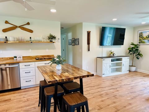 Sandy Pond Cozy Getaway