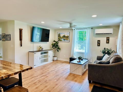 Sandy Pond Cozy Getaway