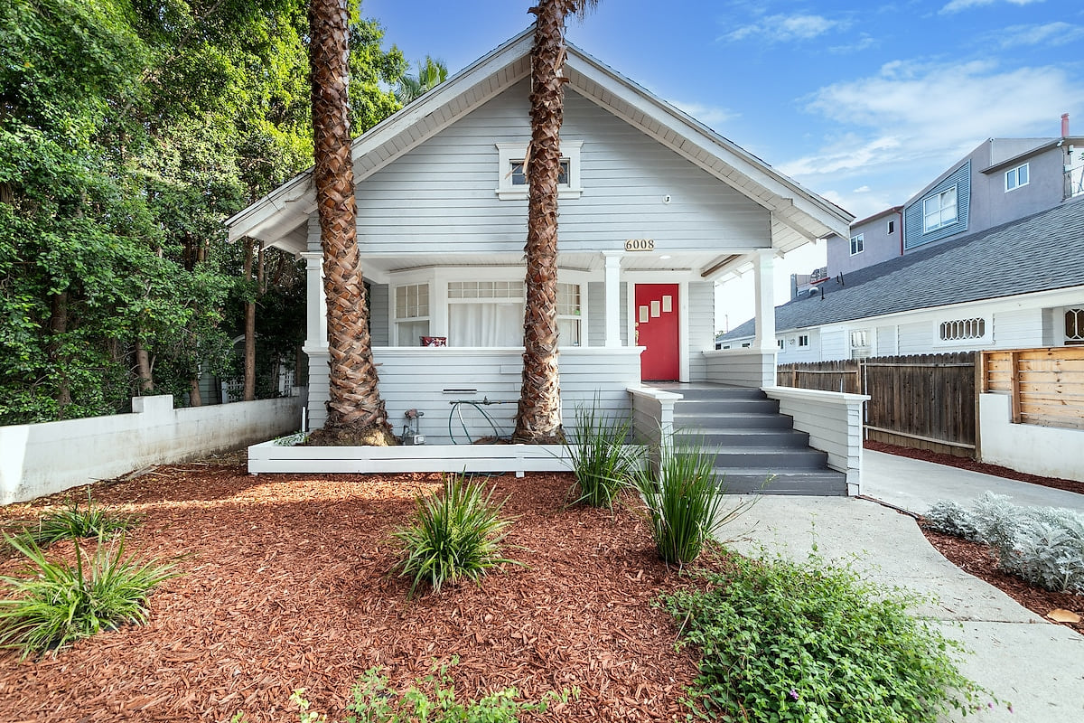 Cozy Retreat in the Heart Of Hollywood image 1