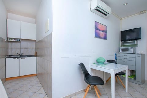 Apartment Maksim - Unit 376111-13