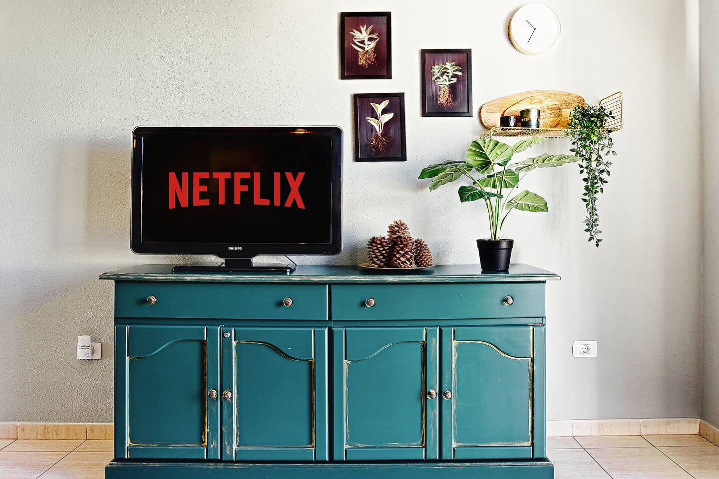 TV with Youtube and Netfilx options