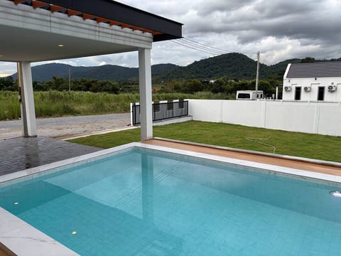 Pool & Play Pool ViIla Sriracha