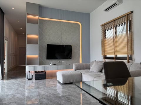 Pool & Play Pool ViIla Sriracha