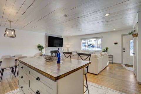 Sleeps 10 | Stocked Kitchen + Game Room | Dogs OK