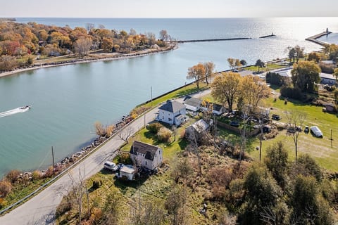 Nestled on the shores of the Grand River at the mouth of Lake Erie - perfect for the fishing enthusiast!
