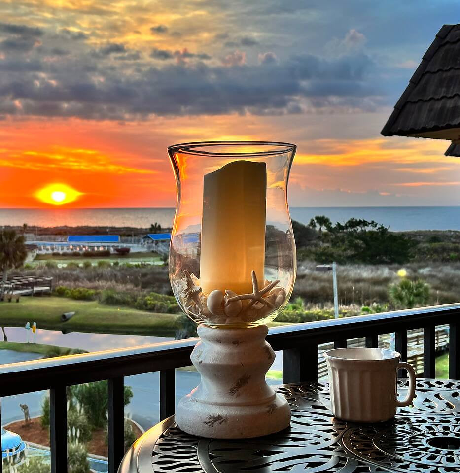 Enjoy stupendous sunrises from the balcony! 