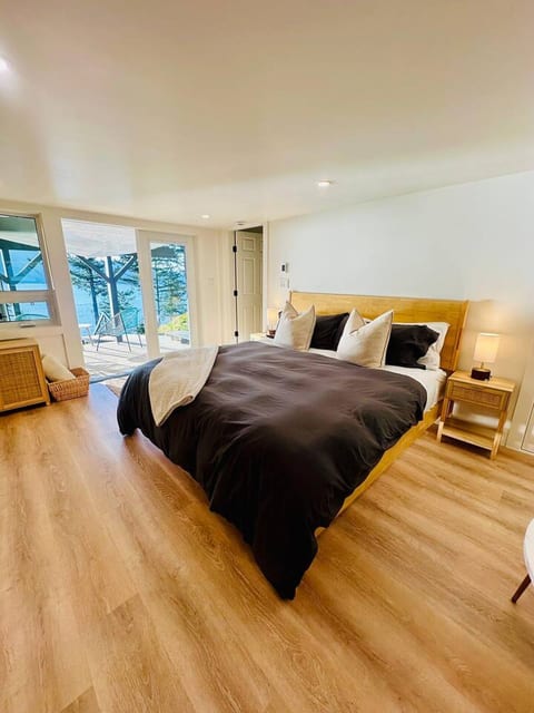 Gorgeous Ocean & Mountain View King Suite