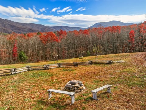 Gather around the fire pit in the evening—perfect for making s’mores, sharing stories, and enjoying the crisp mountain air.