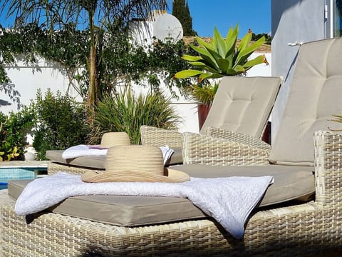 Villa Oasis Sea View 3 bed private heated pool