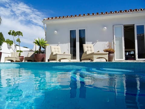 Villa Oasis Sea View 3 bed private heated pool
