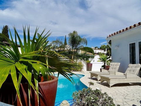 Villa Oasis Sea View 3 bed private heated pool