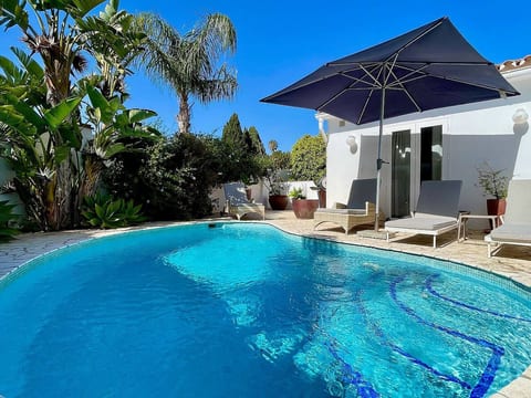Villa Oasis Sea View 3 bed private heated pool