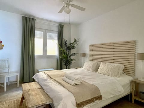 Stunning direct sea views 2 bed apartment