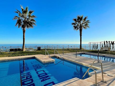 Stunning direct sea views 2 bed apartment