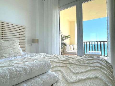 Stunning direct sea views 2 bed apartment