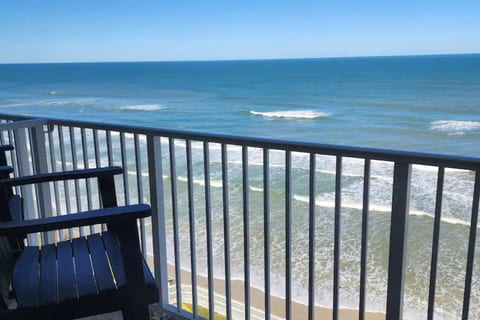 Direct Ocean Front Balcony, overlooking the warm pool