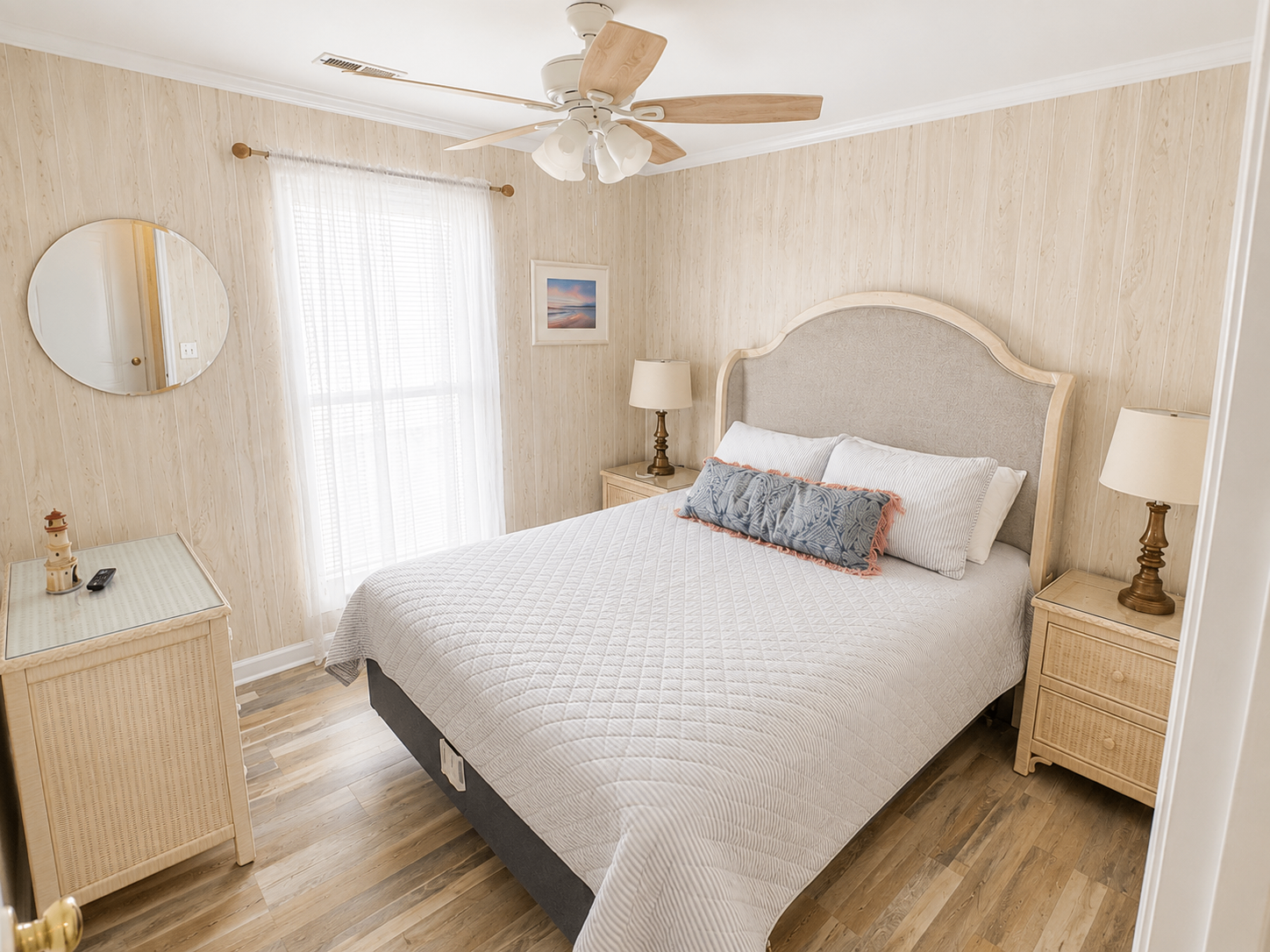 Queen Bedroom 