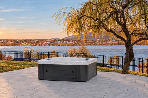 Hot tub facing the Hudson River