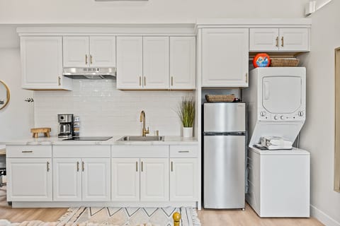 Golden Roseville Luxe Retreat image 3