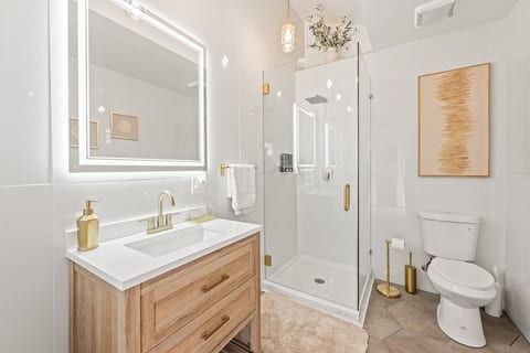 Golden Roseville Luxe Retreat image 1