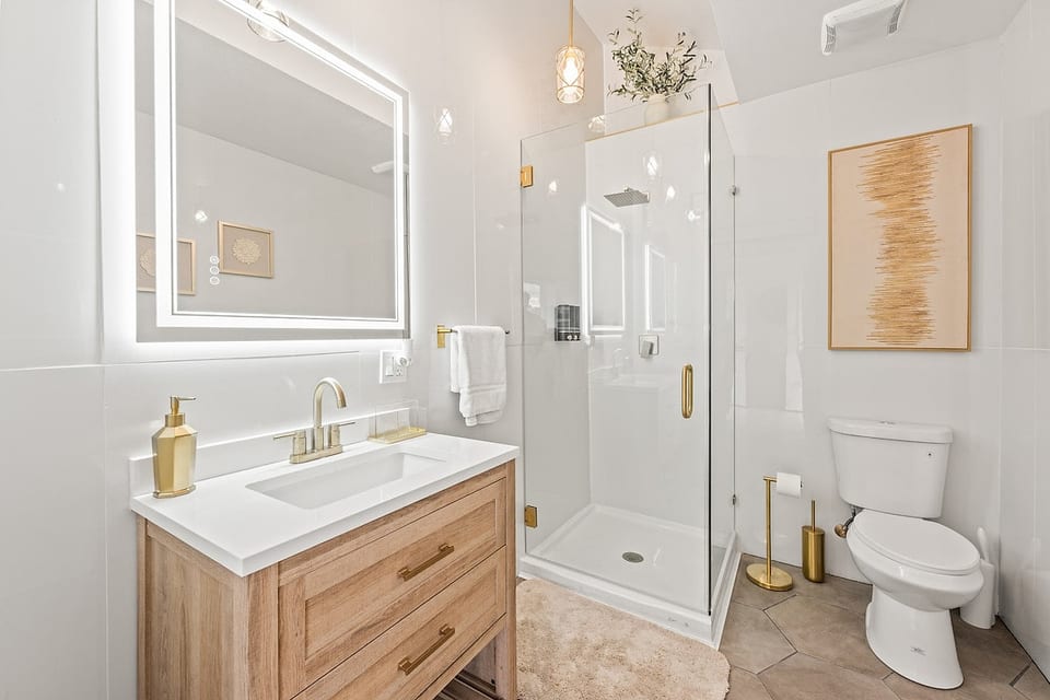 Golden Roseville Luxe Retreat image 1