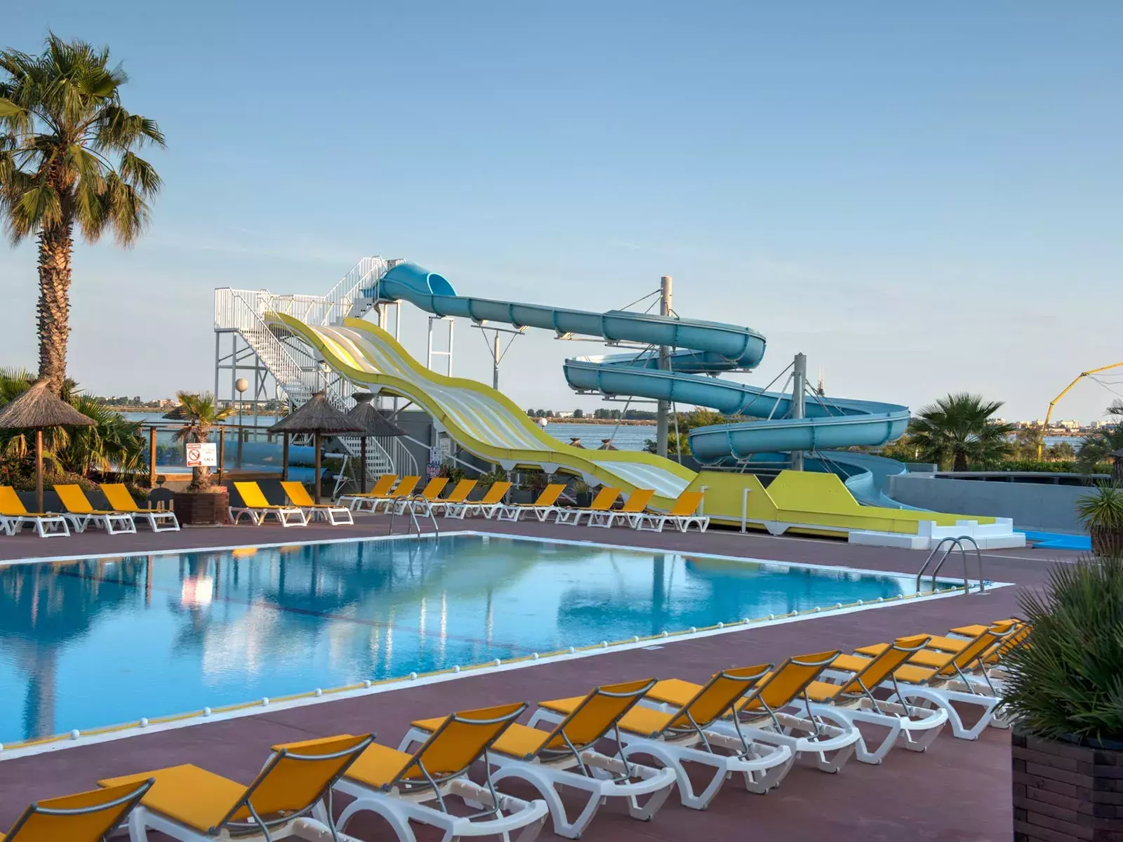 Lakeside campsite on the Mediterranean Mobile home