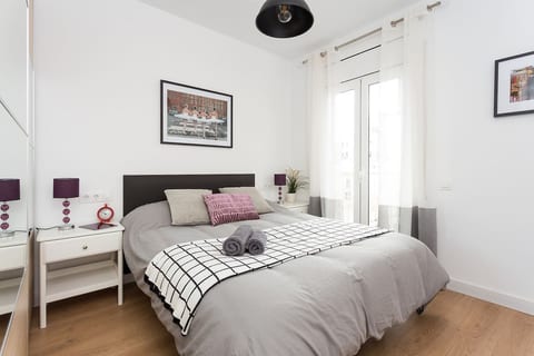 Great 4 bedroom Apartment Sagrada Familia