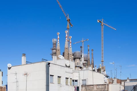 Great 4 bedroom Apartment Sagrada Familia