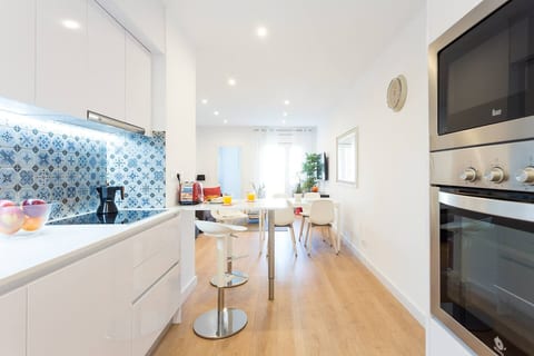 Great 4 bedroom Apartment Sagrada Familia