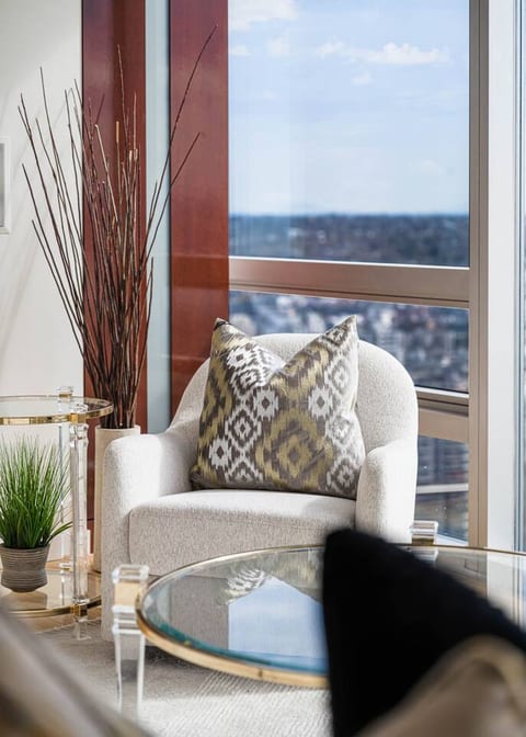 Breathtaking Serenity 2BR w/King 2Parking&AC