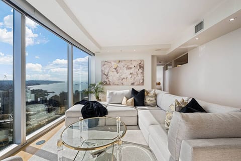 Breathtaking Serenity 2BR w/King 2Parking&AC