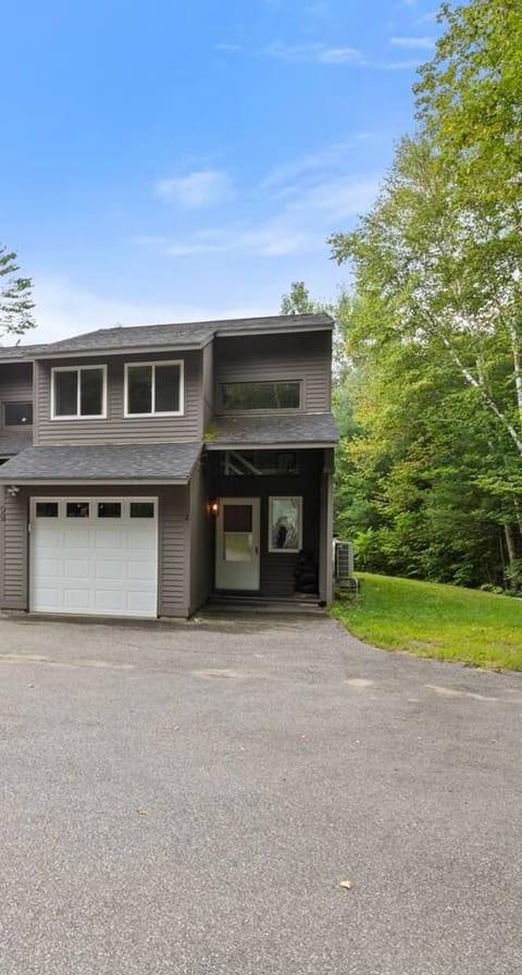 Private entrance with plenty of parking as you get ready to explore the breathtaking natural ambiance.