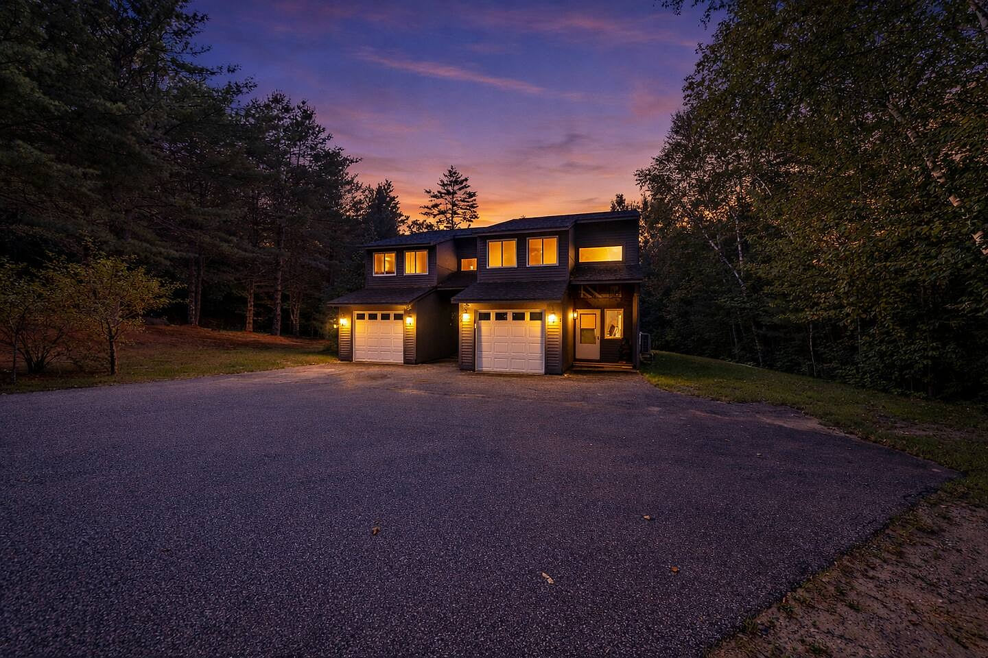 Multi-Family Retreat | 20m to Lincoln | 2 hot tubs