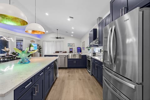 Full kitchen image 2