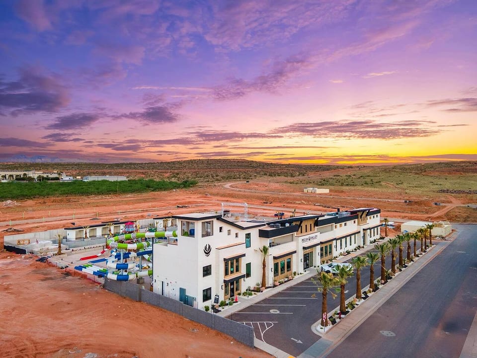 FREE Water Park Access ($300 Value) | Sleeps 14 - Hurricane