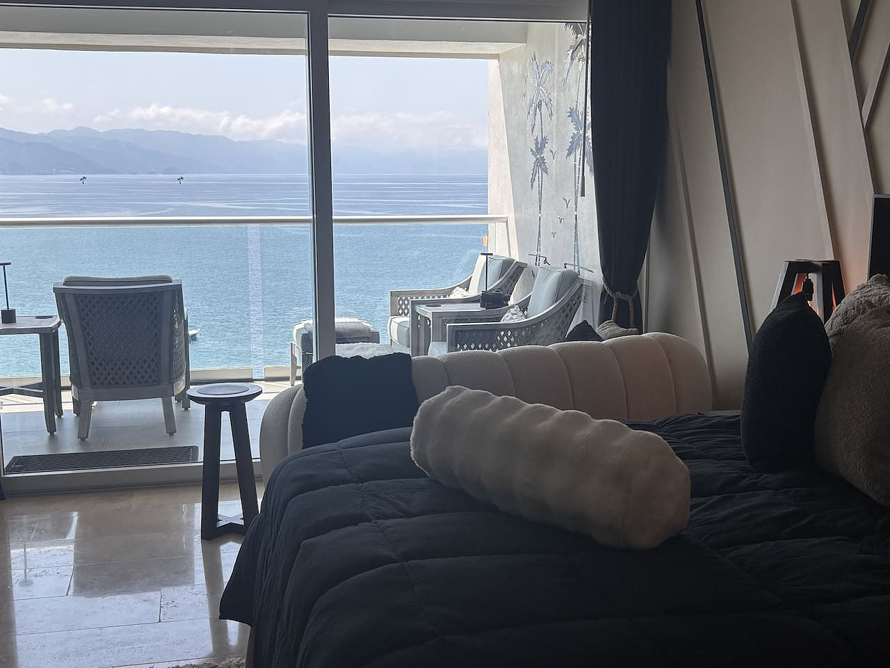 Luxury Oceanview Condo in Puerto Vallarta with Rooftop Pool (Harbor 171)