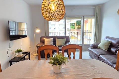 Bright apartment with two balconies and a swimming pool facing the sea