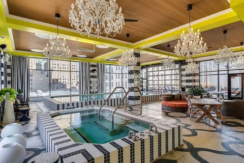 CBD OTR Gym, Pool, Free Parking, Steps to Stadiums
