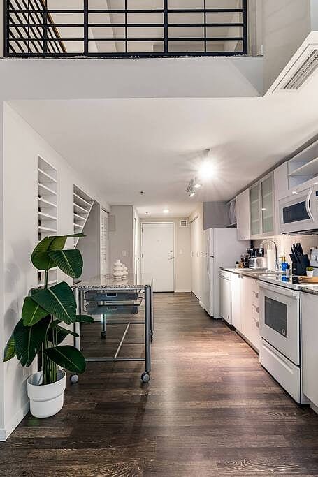 CBD OTR Gym, Pool, Free Parking, Steps to Stadiums