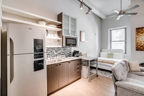 Luxe Studio with Rooftop Pool