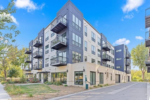 Luxury 1BD Gym, Rooftop, Street Parking by DT, UMN